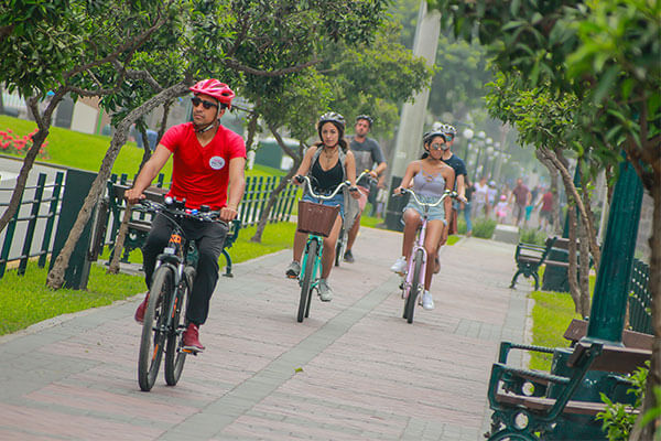 Lima Bike Tour with Lima Bici trilingual guide