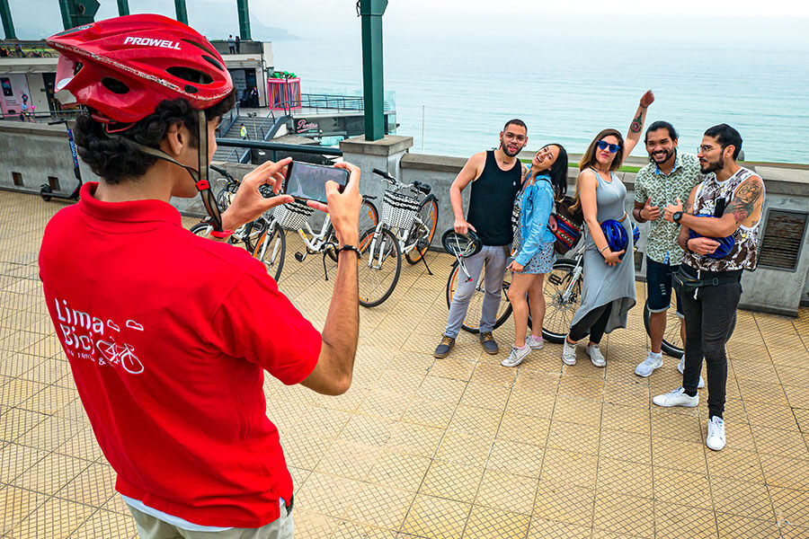 People having fun on a tour by Lima Bici
