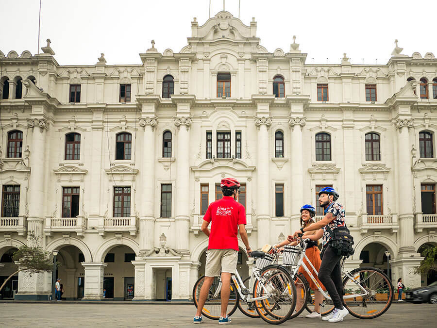 Lima Downtown by bike